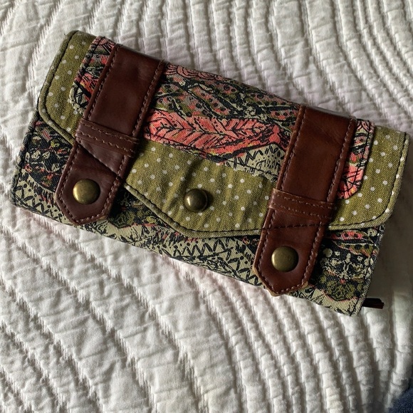 Target Handbags - Wallet -black, brown, moss green, dusty rose